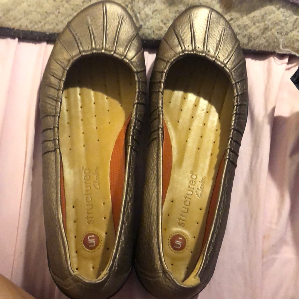 Butter soft, bronze leather flats, top line Clarks. Sz 10, nwot